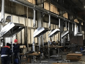 打磨焊接車間煙氣凈化設備安裝中 打磨焊接車間煙氣凈化設備安裝中